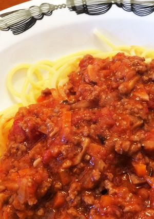 家庭の優しい味。普通のミートソースパスタ-レシピのメイン写真