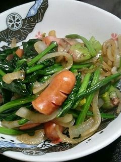 玉ねぎ、ほうれん草とソーセージの炒めもの-レシピのメイン写真