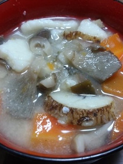 ヒラタケ、人参、里芋の田舎風・味噌煮-レシピのメイン写真