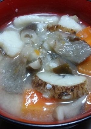 ヒラタケ、人参、里芋の田舎風・味噌煮-レシピのメイン写真
