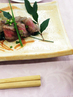 牛肉ステーキ卵黄ソース〈やよい会〉-レシピのメイン写真