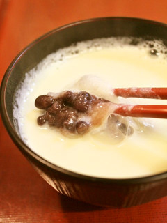 あん餅入り♪豆乳と甘酒のぜんざい(汁粉)-レシピのメイン写真