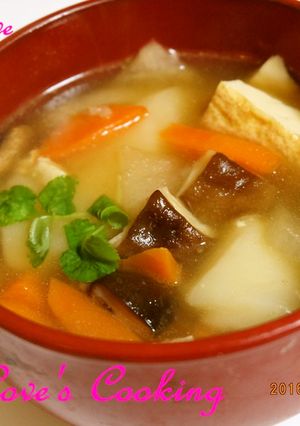 人気トップ3入り！簡単！具沢山な醤油雑煮-レシピのメイン写真