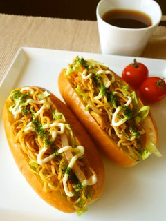 焼そばのサラダロールパン-レシピのメイン写真