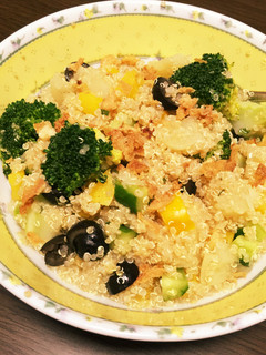 キヌアと野菜のバジル風味サラダ-レシピのメイン写真