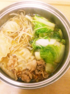 水餃子と豚肉の中華風ピリ辛鍋-レシピのメイン写真