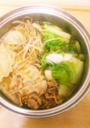 水餃子と豚肉の中華風ピリ辛鍋-レシピのメイン写真