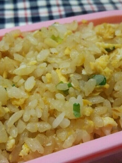 お弁当に☆冷ご飯でねぎと卵の簡単炒飯♪-レシピのメイン写真