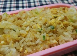 お弁当に☆冷ご飯でねぎと卵の簡単炒飯♪-レシピのメイン写真