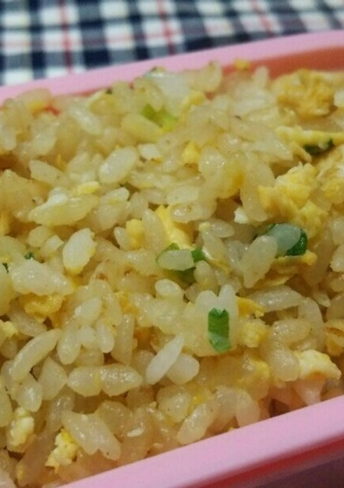 お弁当に☆冷ご飯でねぎと卵の簡単炒飯♪-レシピのメイン写真