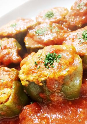 ピーマンの肉詰めトマト煮込み-レシピのメイン写真