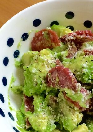 アボカドとサラミのチーズ黒胡椒和え☆-レシピのメイン写真