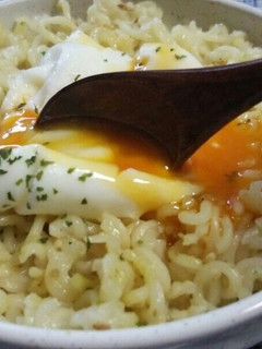 サッポロ一番塩らーめん☆簡単巣ごもり卵-レシピのメイン写真