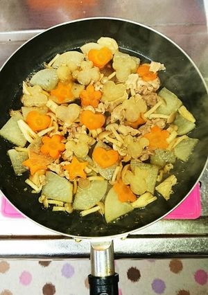 ♥や☆&ミッキー大根人参と豚肉の煮物-レシピのメイン写真
