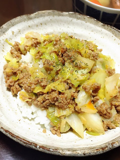 簡単!キャベツとひき肉のピリ辛味噌丼♪-レシピのメイン写真