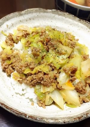 簡単！キャベツとひき肉のピリ辛味噌丼♪-レシピのメイン写真