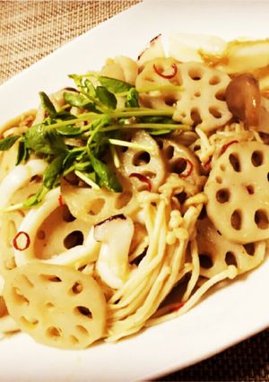 れんこんとイカとキノコのアーリオオーリオ-レシピのメイン写真