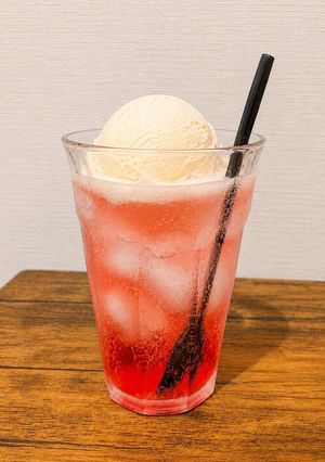 手作り苺シロップ使用☆苺のクリームソーダ-レシピのメイン写真
