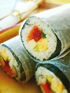 ラップで簡単✾丸かぶりしやすい恵方巻き-レシピのメイン写真