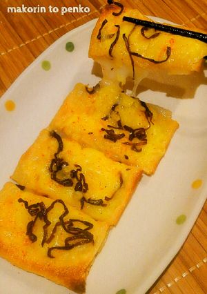 簡単おつまみ＊餅入り油揚げの塩昆布ピザ-レシピのメイン写真