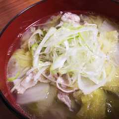 รูปของ しゃっきりネギのせ☆豚&白菜のシンプル鍋