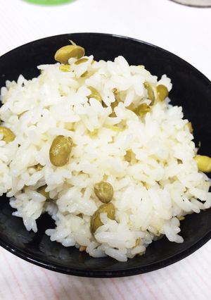 入れて炊くだけ！簡単冷凍枝豆で豆ご飯-レシピのメイン写真