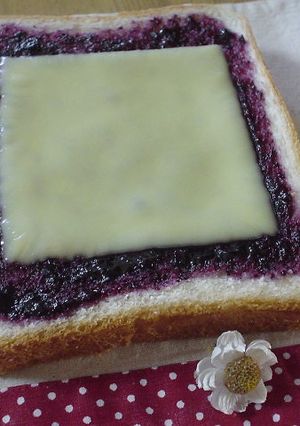 目にも美味しいぶるーべりーチーズトースト-レシピのメイン写真