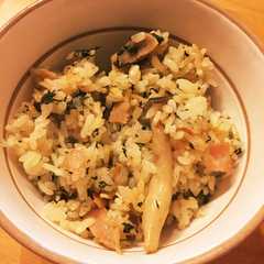 春菊とシメジとベーコンの炊き込みご飯-レシピのメイン写真
