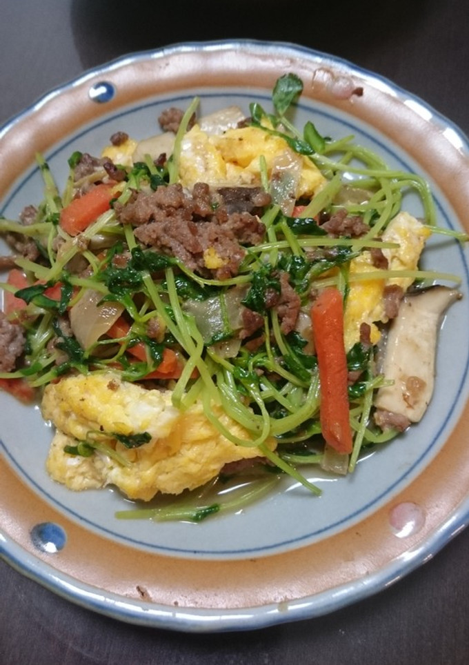 ☆豆苗と牛豚合挽き肉と卵のオイマヨ炒め☆-レシピのメイン写真