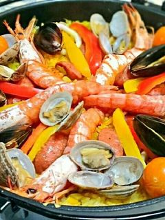 すき焼き鍋で魚介たっぷりパエリア-レシピのメイン写真