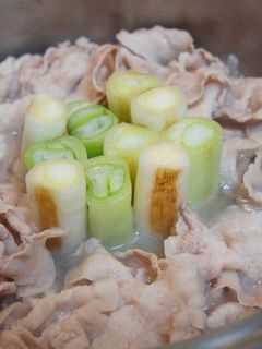 豚バラ肉で、スタンディングねぎ鍋2-レシピのメイン写真