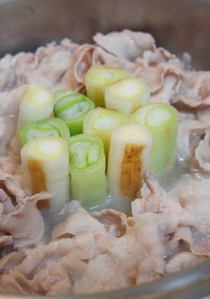 豚バラ肉で、スタンディングねぎ鍋2-レシピのメイン写真