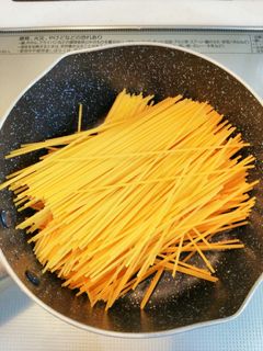 小鍋で二人前茹でられる♪水漬けパスタ-レシピのメイン写真