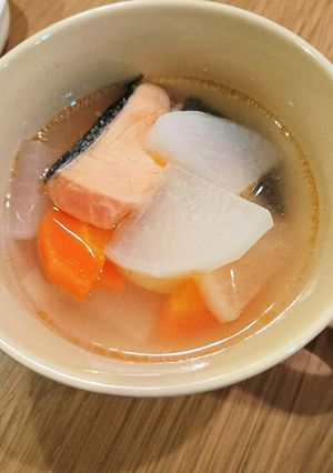 味付けほぼ不要。簡単鮭のスープ-レシピのメイン写真