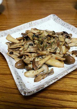 ぐーたら娘のキノコのガリバタ醤油炒め-レシピのメイン写真