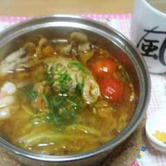 รูปของ 簡単鯖味噌煮缶でチゲ風一人鍋