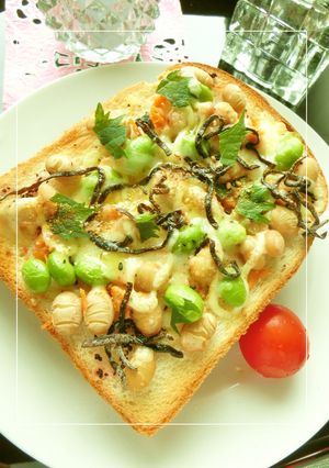 紫蘇香る❀蒸し大豆×枝豆×鮭フレトースト-レシピのメイン写真