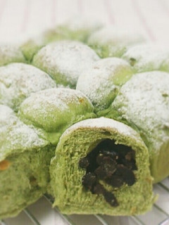 抹茶の大納言入りふわふわちぎりパン-レシピのメイン写真