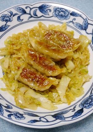 簡単！餃子のたっぷりキャベツ煮-レシピのメイン写真