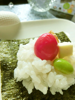 桃色卵*枝豆*クリチ*胡桃 手まきごはん-レシピのメイン写真