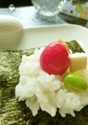 桃色卵＊枝豆＊クリチ＊胡桃　手まきごはん-レシピのメイン写真
