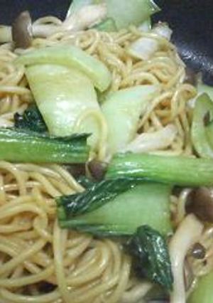青梗菜とシメジのオイスターソース焼きそば-レシピのメイン写真