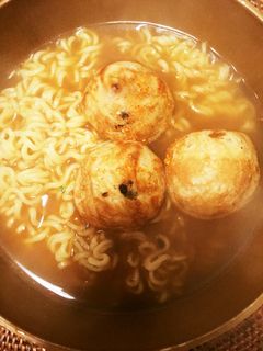 サッポロ一番味噌ラーメンたこ焼き乗せ-レシピのメイン写真
