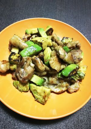 豚肉とアボカドのオイスターソース炒め-レシピのメイン写真