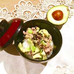 รูปของ 離乳食中期〜後期☆簡単アボカドツナ丼