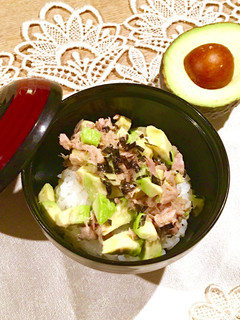 離乳食中期〜後期☆簡単アボカドツナ丼-レシピのメイン写真