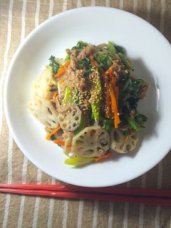牛バラ肉と春菊の炒め煮-レシピのメイン写真