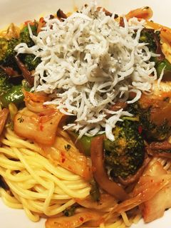 キノコとブロッコリーのピリ辛和風パスタ-レシピのメイン写真