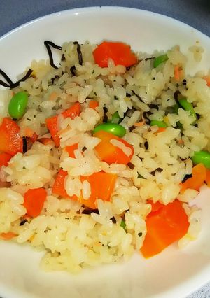 簡単！にんじんと枝豆の混ぜ込みご飯-レシピのメイン写真