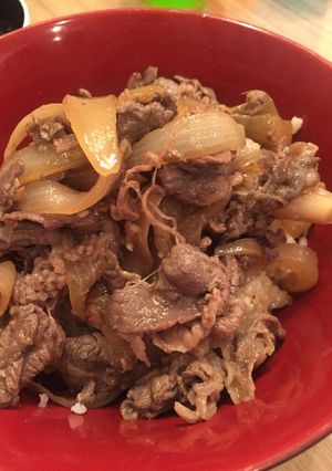 簡単!ストウブで旨み濃縮水なし牛丼-レシピのメイン写真